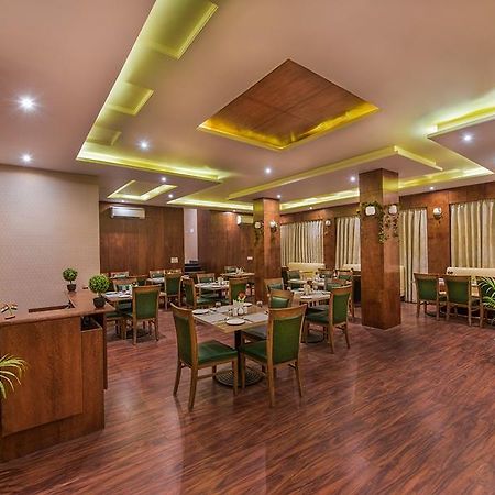 Hotel Manisha International Гая Экстерьер фото