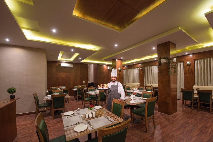 Hotel Manisha International Гая Экстерьер фото