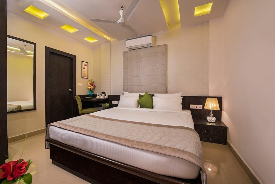 Hotel Manisha International Гая Экстерьер фото